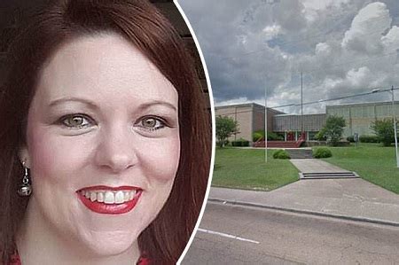 NM Teacher Has Sex With Student One Month After Starting。